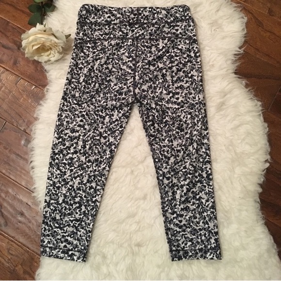 Under armour crop workout leggings white camo - Picture 3 of 3